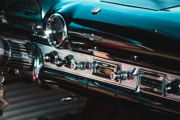 10 astuces pour amplifier le son de votre voiture efficacement